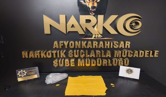 Polis Peçeteye Emdirilmiş Uyuşturucu Ele Geçirdi