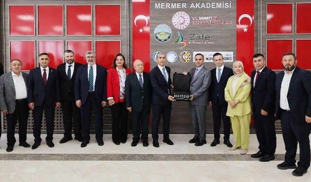 Bakan Kacır, İscehisar Mermer İhtisas OSB’ni Ziyaret Etti