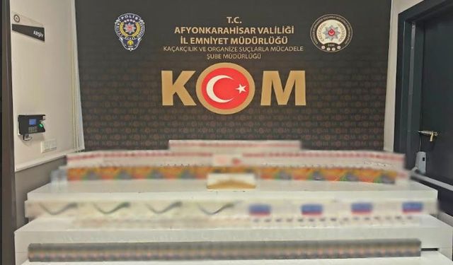 Polis Araçta Kaçak Sigara Ele Geçirdi