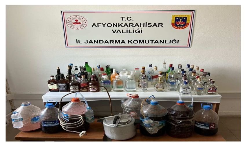 JANDARMA KAÇAK İÇKİ ELE GEÇİRDİ