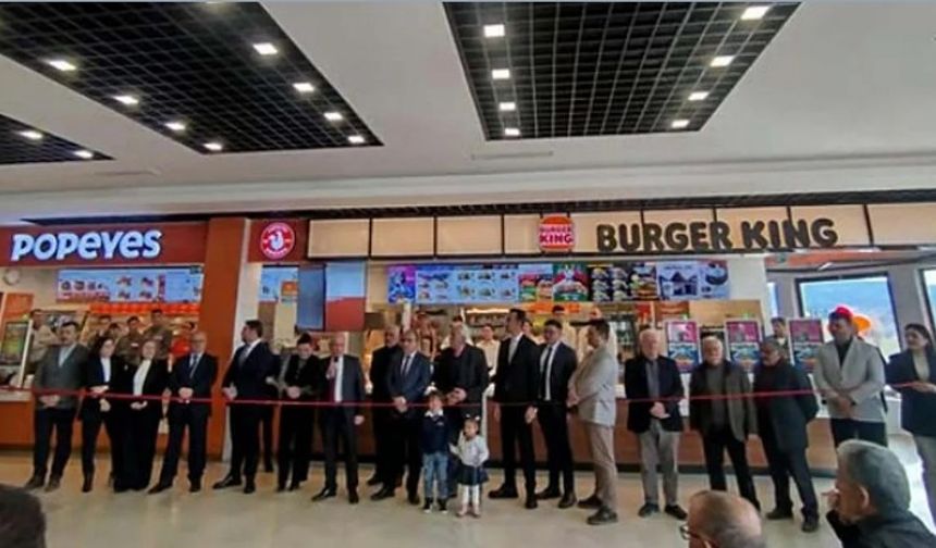 DİNAR'DA BURGER KİNG AÇILDI, TEPKİ YAĞDI