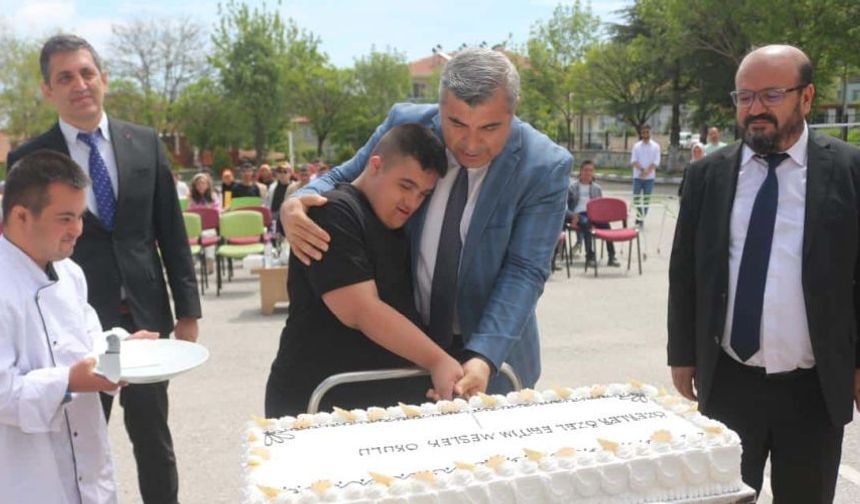 BİR DİLİM MUTLULUK...