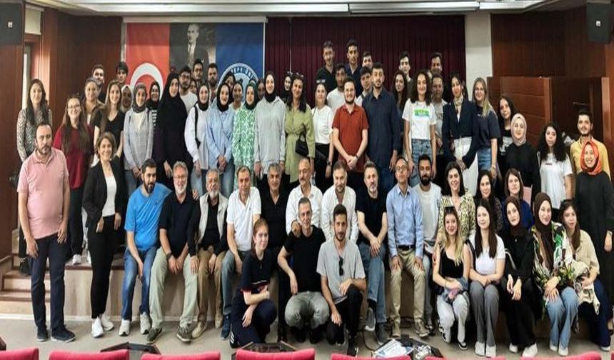 AKÜ’DE “KARİYER YOLCULUĞU PANELİ” GERÇEKLEŞTİRİLDİ
