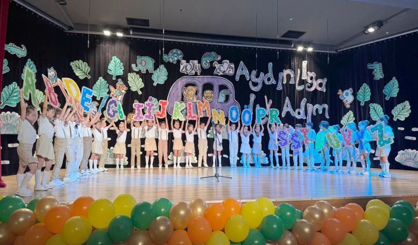 BAHÇEŞEHİR MİNİKLERİ ‘AYDINLIĞA MERHABA’ DEDİ