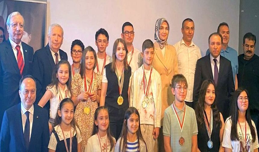 TÜRKİYE VE DÜNYA ÇAPINDA DERECE ALAN GENÇLERE MADALYALARI VALİ YİĞİTBAŞI TARAFINDAN TAKDİM EDİLDİ.