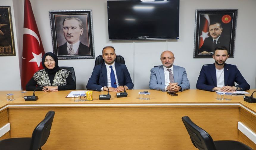 AK PARTİ KOORDİNATÖRÜ GÜLTEKİN, İL YÖNETİMİYLE BİR ARAYA GELDİ