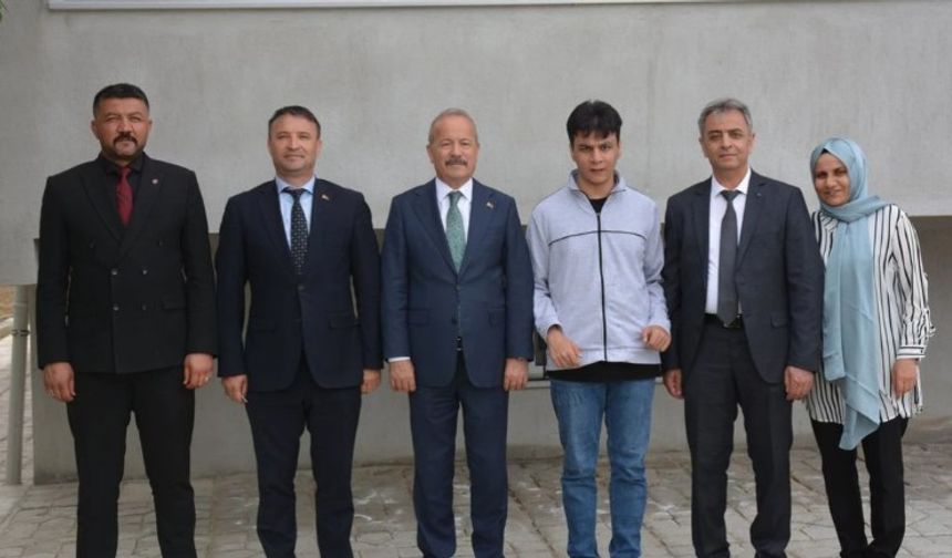 OTİZMLİ MÜZİK DAHİSİNE MİLLETVEKİLİ TAYTAK’TAN ZİYARET