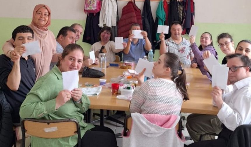 HEM UĞRAŞIYORLAR HEM KAZANIYORLAR