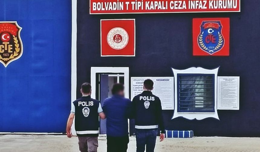 POLİS 20 YILA HÜKÜMLÜ FİRARİ ŞAHSI YAKALADI