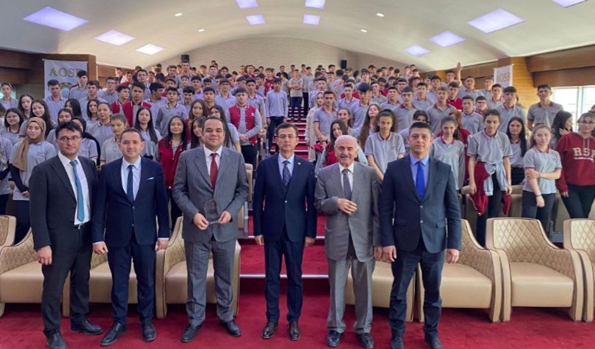 MÜDÜR KARAYOL’DAN GENÇLERE MESAJ: “KARAKTERİNİZ YOLUNUZU AÇAR”