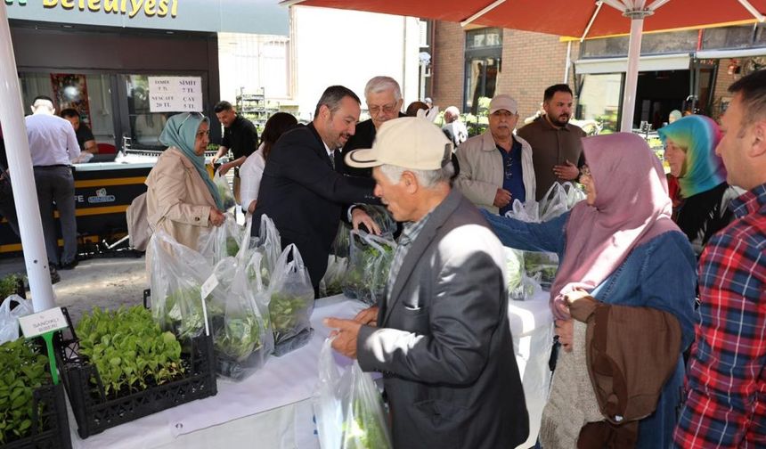 SANDIKLI BELEDİYESİ, 100 BİN ADET ÜCRETSİZ FİDE DAĞITTI