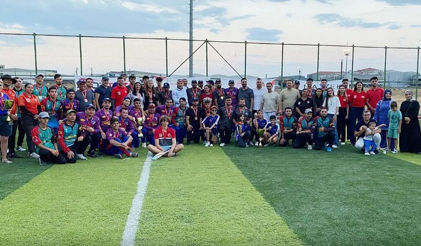 AFYON SPOR LİSESİ KRİKET'İN ŞAMPİYONU OLDU