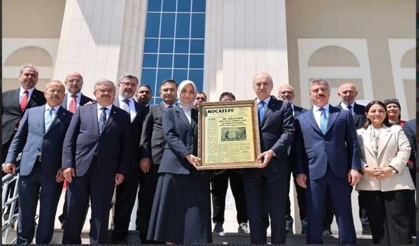 Numan Kurtulmuş İstiklal Tanıtım Merkezini Ziyaret Etti