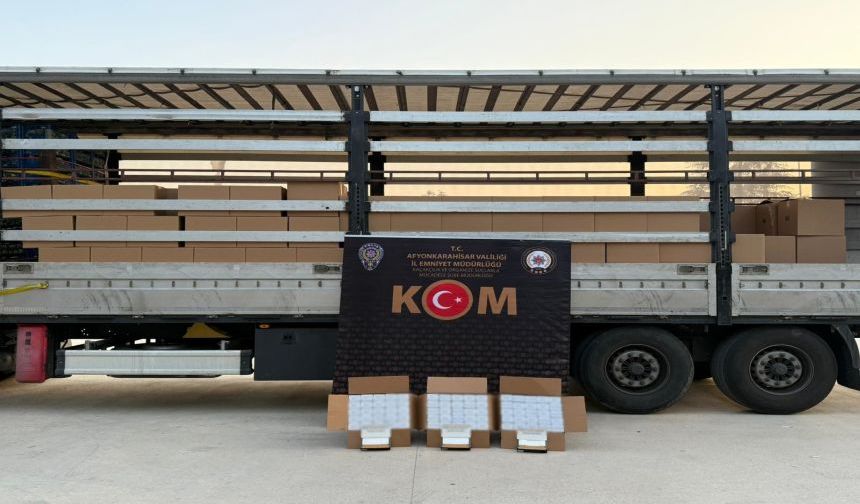 POLİS, 4 MİLYON 300 BİN ADET BANDROLSÜZ BOŞ MAKARON ELE GEÇİRDİ