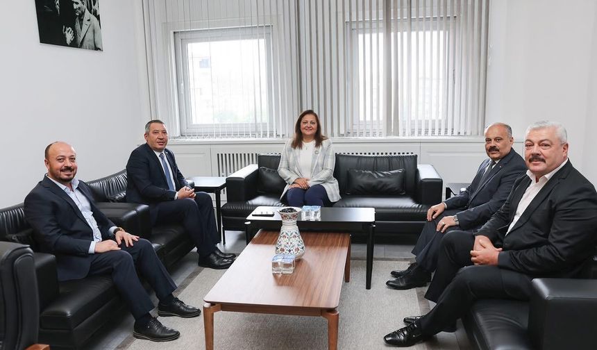 Dinar’dan Başkan Burcu Köksal’a Fuar Tanıtım Ziyareti