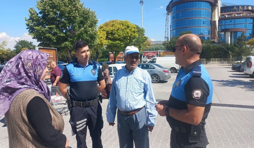 Emniyet Görevlileri Vatandaşları Bilgilendiriyor