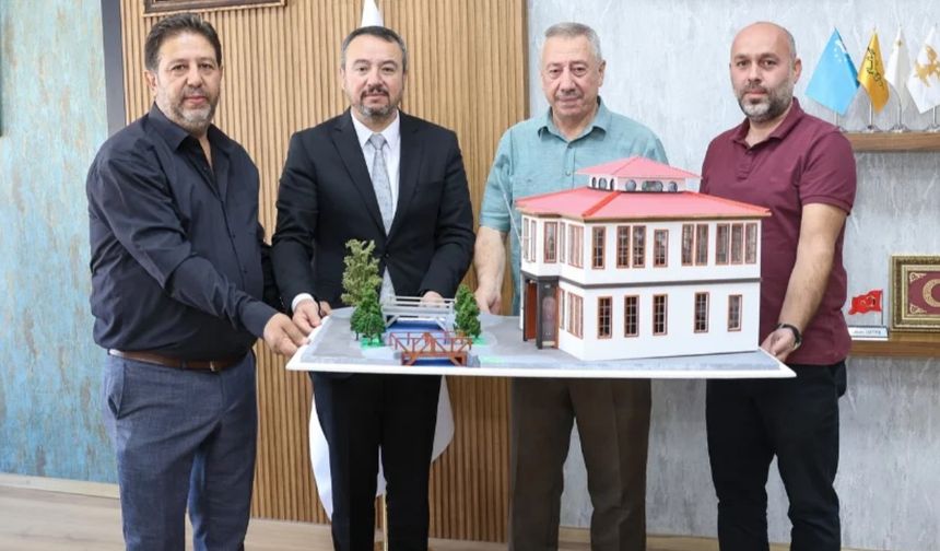 Başkan Öztaş’a Tarihi Hediye