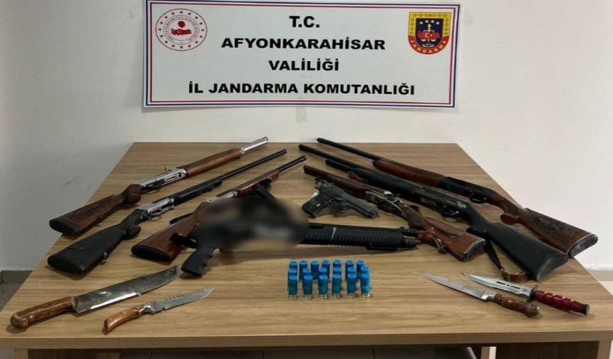 Jandarma Ruhsatsız Silahlar Ele Geçirdi