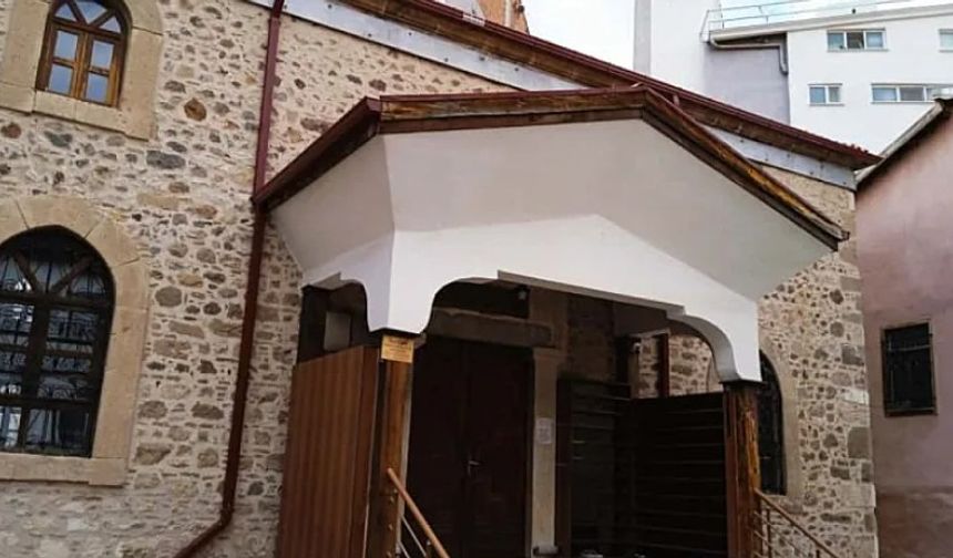 Sandıklı'da Tarihi Camiye Çirkin Saldırı