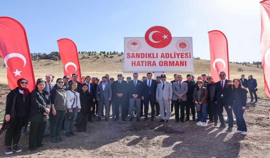 Sandıklı’da “Bir Kitap, Bir Fidan, Geleceğe Nefes Oluyoruz”Programı