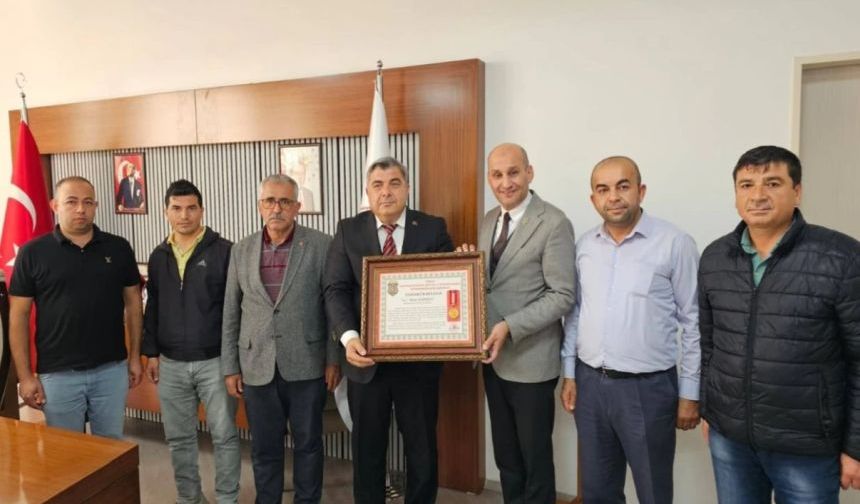 Şehit Ailelerinden Müdür Sünnetci’ye Teşekkür Belgesi