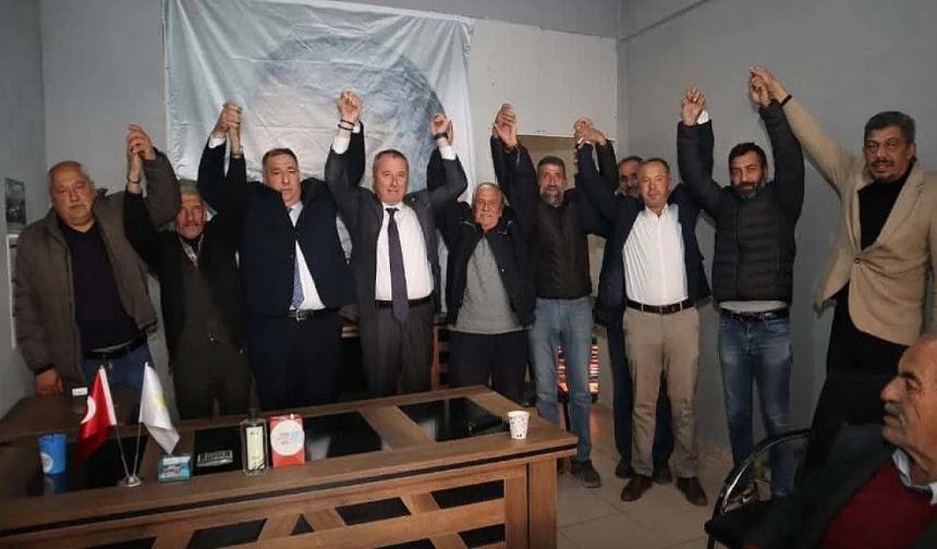 İYİ PARTİ'YE SİNANPAŞA'DA YENİ İSİMLER KATILDI