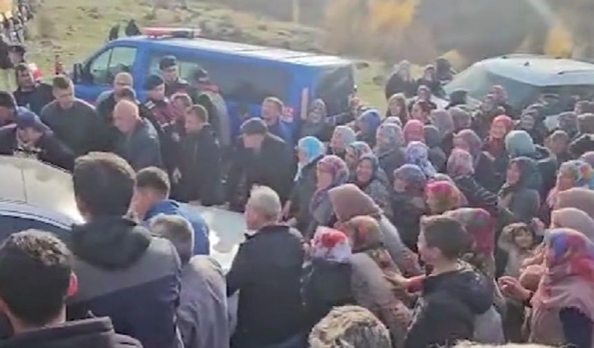 Taşoluk’ta Kazanan Halk Oldu, İş Makinaları Bölgeden Çıkarıldı!