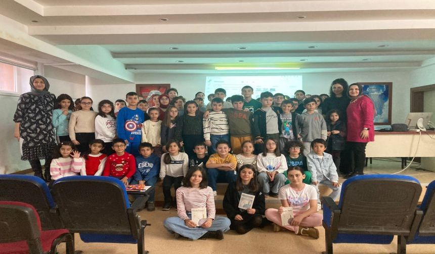 Afyon’da Öğrencilerden Örnek Proje: “Bibliyoterapi” Sahaya İndi