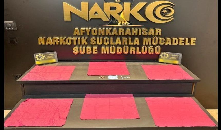 Polis Peçeteye Emdirilmiş Uyuşturucu Ele Geçirdi