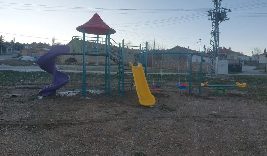 Vali Yiğitbaşı’ndan Yüreğil Köyü Çocuklarına Oyun Parkı Sürprizi