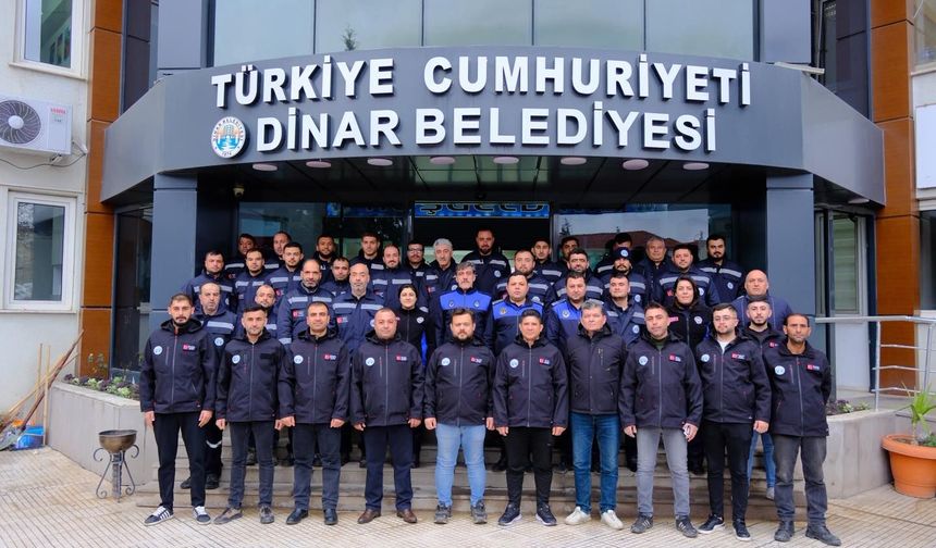 Dinar Belediyesi Temizlik Personeline Koruyucu Kıyafet Sağlandı