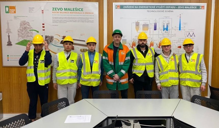 İscehisar’ın Gururu Avrupa’da! Öğrenciler Yeşil Enerji İçin Sahada