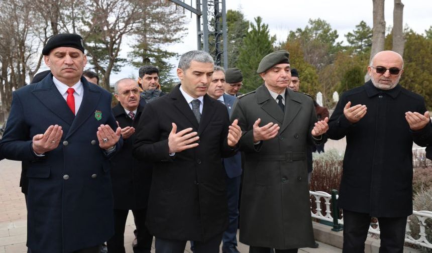 Vali Aktaş'tan Hava Şehitliği'ne Ziyaret