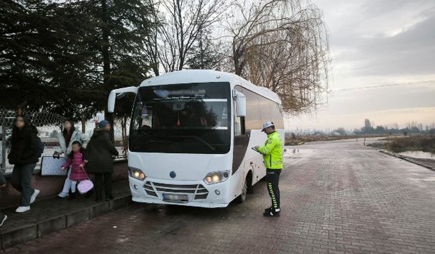 Polis Öğrenci Servislerini Denetledi