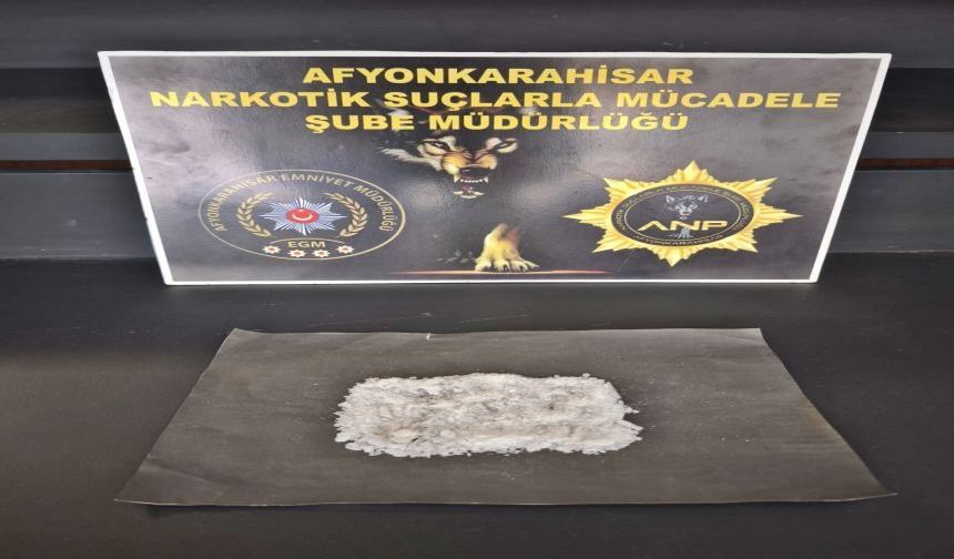 Polis, Otomobilde uyuşturucu le geçirdi