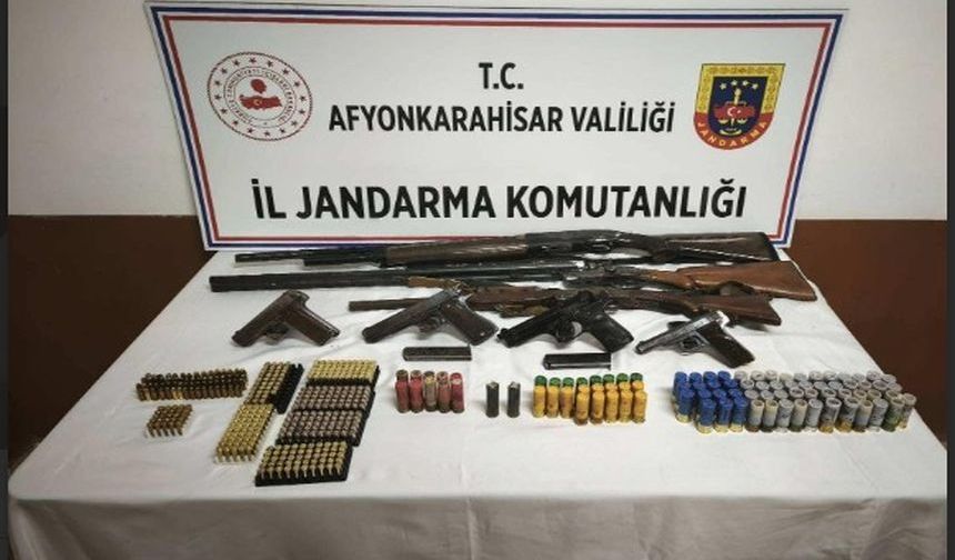 Sandıklı’da Silah Deposuna Baskın