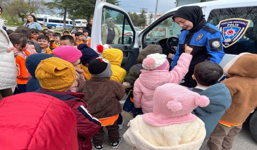 Anaokulu Öğrencileri Bilgilendirildi