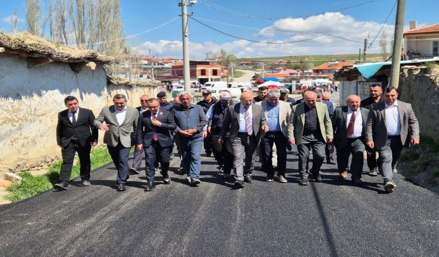 AK Parti Heyeti Asfalt Çalışmasını Yerinde İnceledi