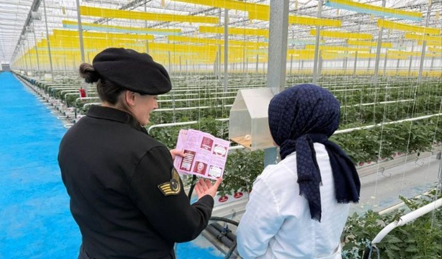 Jandarma Sandıklı’da Vatandaşlara KADES’i Anlattı