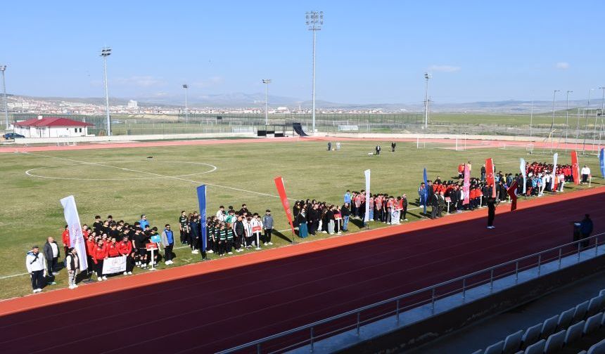 Yıldızlar Futbol Yarı Final Müsabakaları Başladı