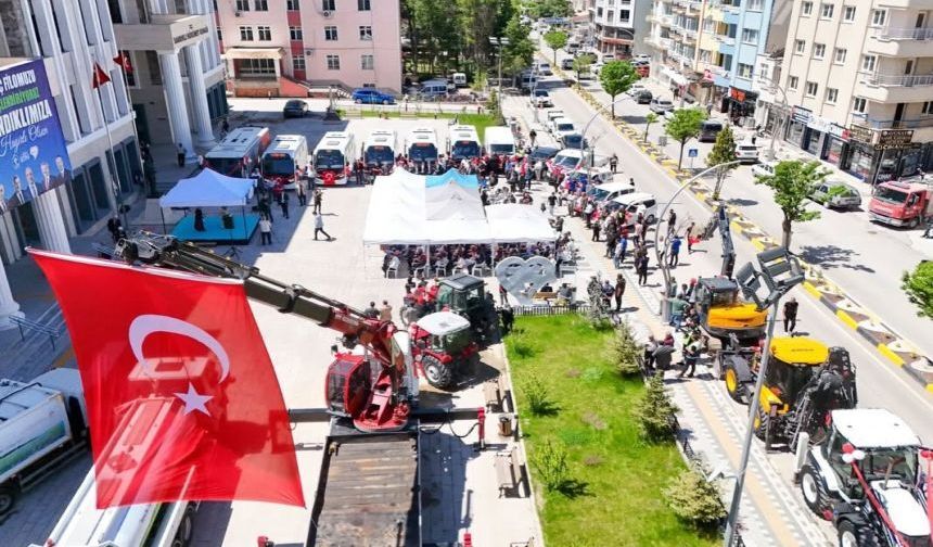 Sandıklı Belediyesi Araç Parkına Yeni Hizmet Araçları Katıldı