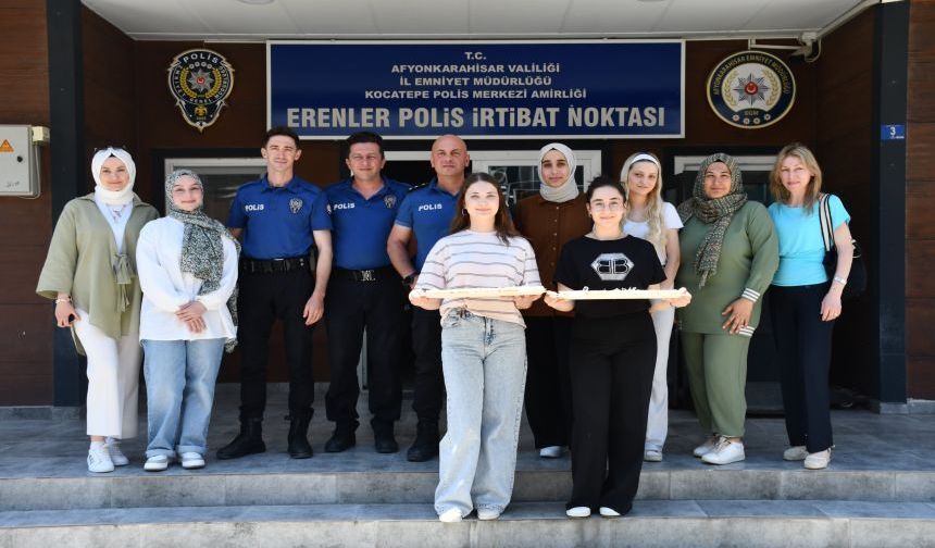 Bacım Sultan Yurdu Öğrencileri Aşure Bereketini Paylaştı
