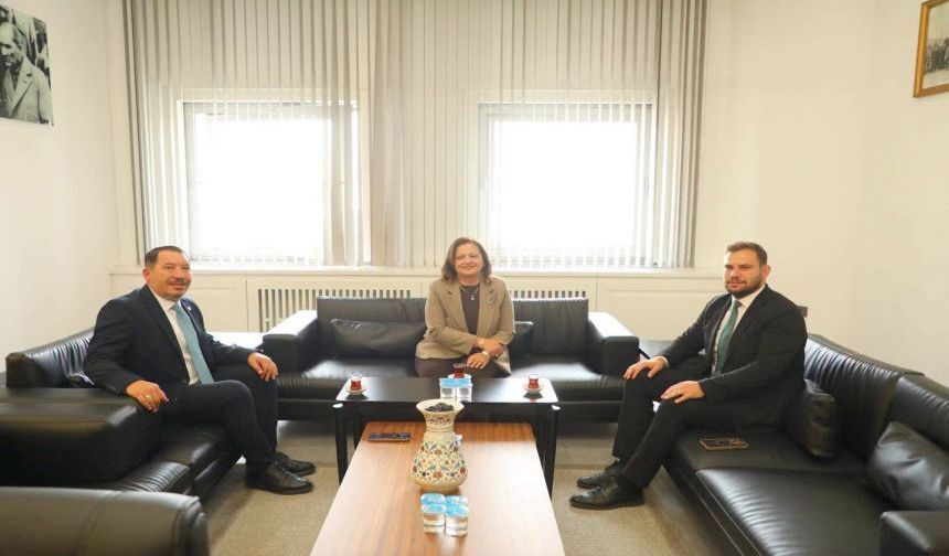 Başkan Topçu, Burcu Köksal’ı Ziyaret Etti