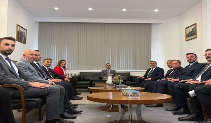 Bakan Kacır’dan Afyon Belediyesine Ziyaret