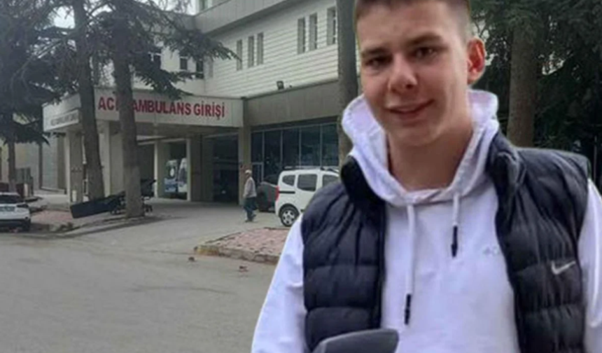 Sandıklı'da Bıçaklı Kavga: 17 Yaşındaki Genç Hayatını Kaybetti