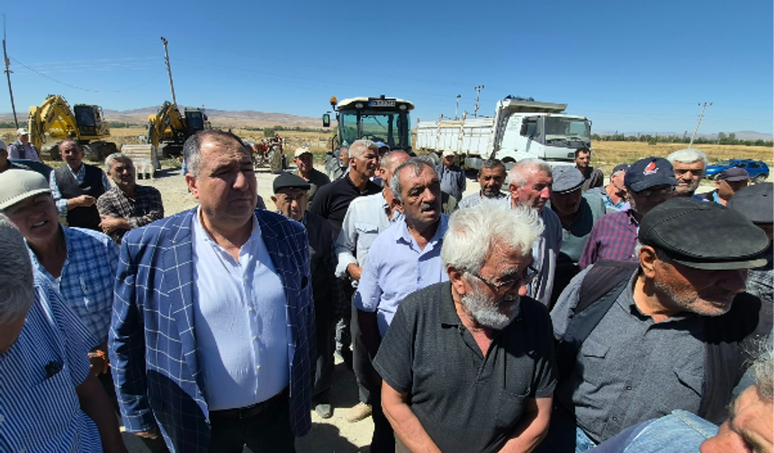 Karamıkkaracaören Ayağa Kalktı