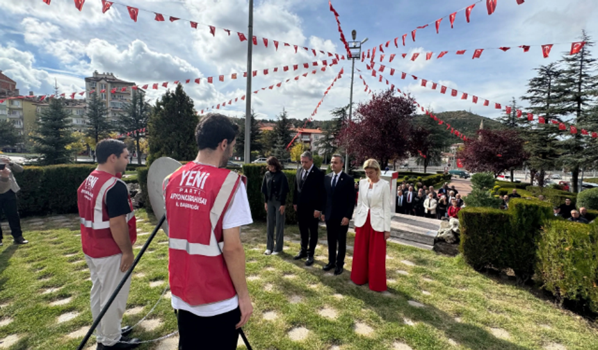 Erhan, "Cumhuriyet Bilhassa Kimsesizlerin Kimsesidir"