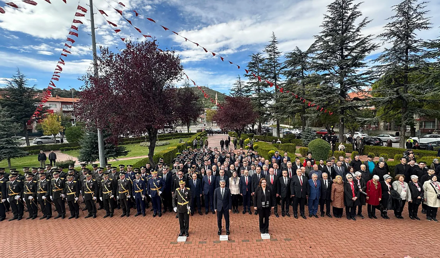 Cumhuriyet Bayramı Törenle Başladı!